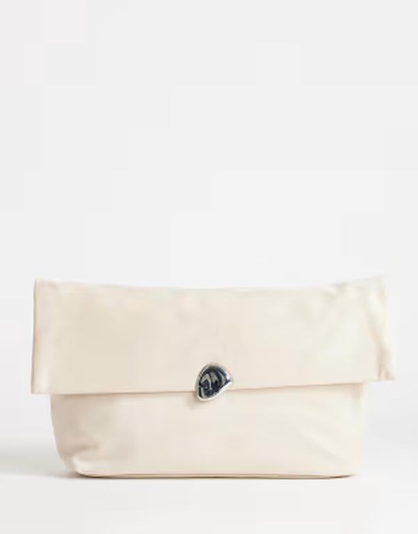 トップショップ レディース バッグ スエード Topshop Gaia oversized suedette clutch bag withardware SAND WITH SILVER サンド｜ReVida 店 12,586円