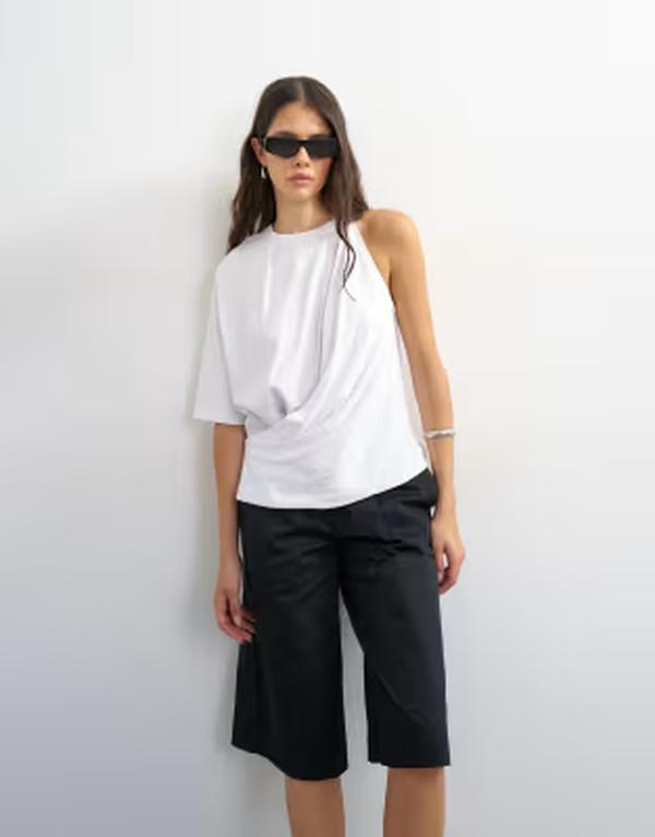 トップショップ レディース トップス Tシャツ クルーネック Topshop crew neck one-sleeve tee WHITE ホワイト｜ReVida 店