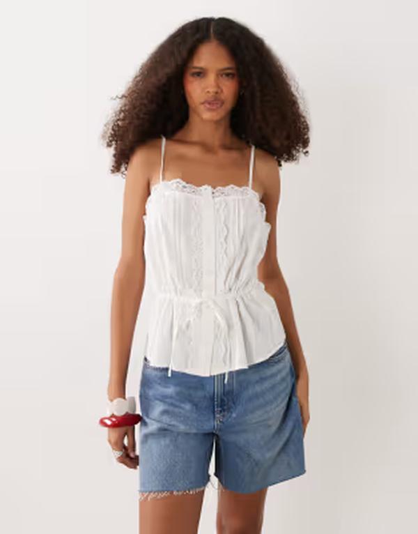 ジェイディーワイ レディース トップス シャツ レース JDY tie waist cami top with lace details White ホワイト|ReVida 店