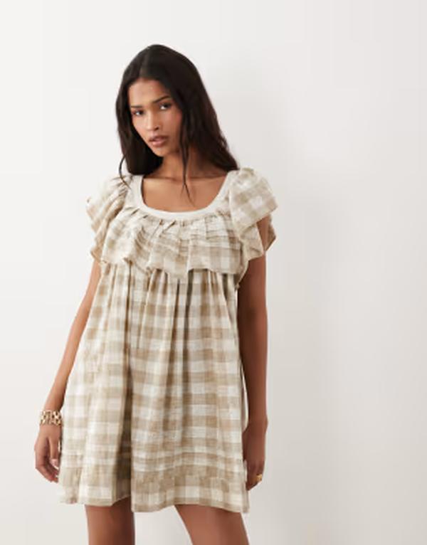 エイソス レディース トップス ワンピース フリル ミニ ASOS DESIGN scoop neck mini smock dress with ruffles in tan plaid Tan check タン｜ReVida 店