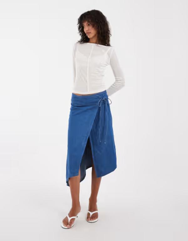 エイソス レディース ボトムスカート アシンメトリー デニム ASOS DESIGN denim asymmetric wrap skirt in mid Wash デニム｜ReVida 店