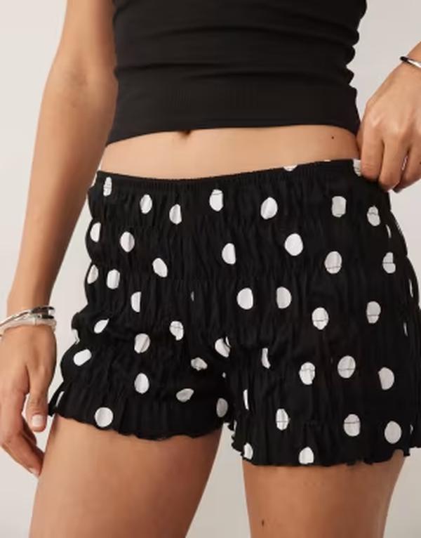 エイソス レディース ボトムス ハーフパンツ・ショーツ ドット柄 ドット プリント ショートパンツ ASOS DESIGN shir red bloomer shorts and white polka dot print Mono polka dot ドット｜ReVida 店
