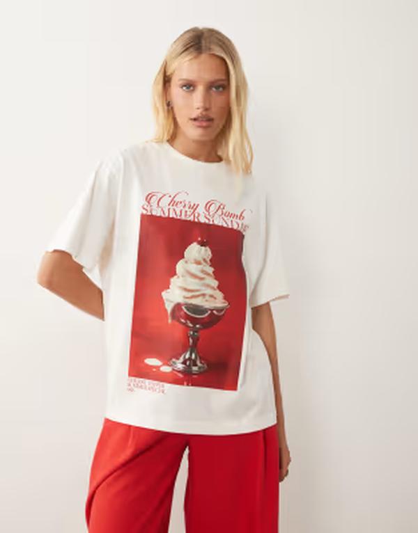 エイソス レディース トップス Tシャツ グラフィック ASOS DESIGN oversized T-shirt with summer sundae graphic in cream クリーム｜ReVida 店