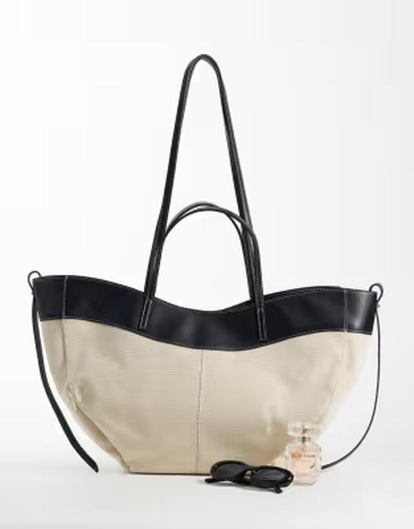 ジーナトリコ レディース バッグ レザー フェイクレザー Gina Tricot canvas tote bag with faux leather trim and Off white/black オフホワイト｜ReVida 店