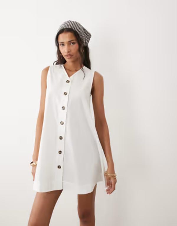 【送料無料】 ウェンズデーガール レディース ワンピース トップス Wednesdays Girl button up chambray mini shift dress in white WHITE｜ReVida 店