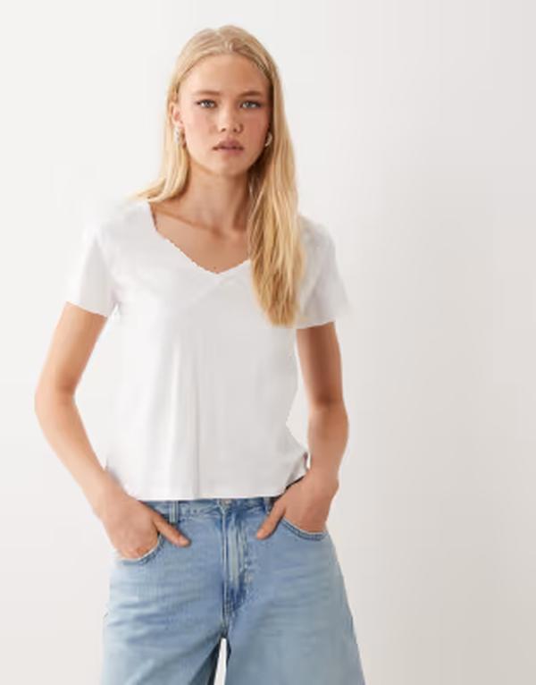 マンゴ レディース トップス Tシャツ Vネック レーストリム レース Mango Teen v neck lace trim T-shirt Off-white オフホワイト｜ReVida 店