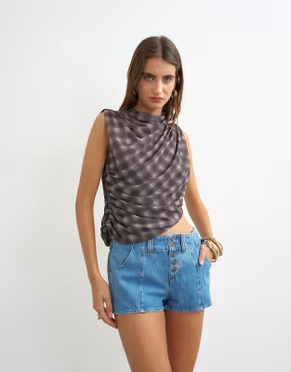 トップショップ レディース ボトムス ハーフパンツ・ショーツ ショートパンツ デニム Topshop denim button fly shorts in mid BLUE ブルー｜ReVida 店