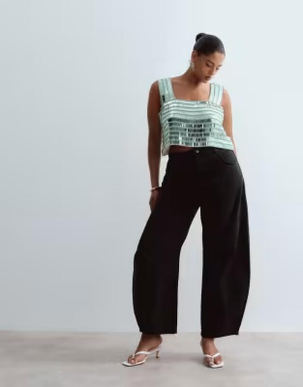アレンジ レディース トップス シャツ ARRANGE Curvembellished beaded square neck boxy crop top in soft green グリーン｜ReVida 店 33,020円