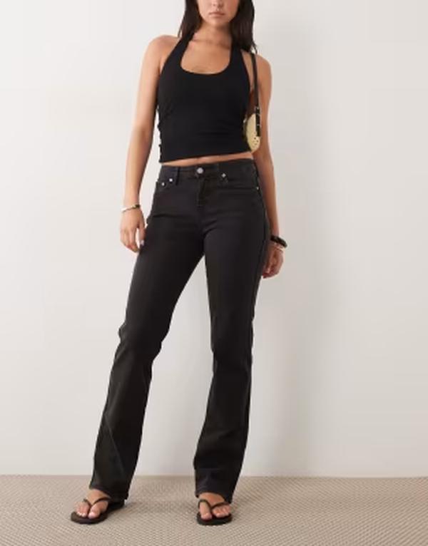 【送料無料】 コットンオン レディース カジュアルパンツ ボトムス Cotton On mid rise stove pipe jeans in leo black LEO BLACK｜ReVida 店