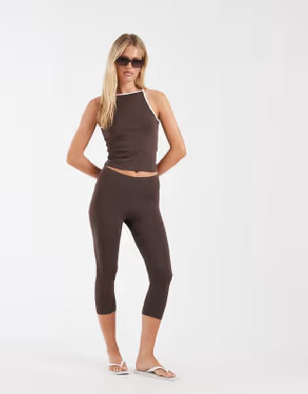 ノイジーメイ レディース ボトムス カジュアルパンツ キャップ Noisy May capri pants in chocolate brown - part of a set BROWN ブラウン|ReVida 店