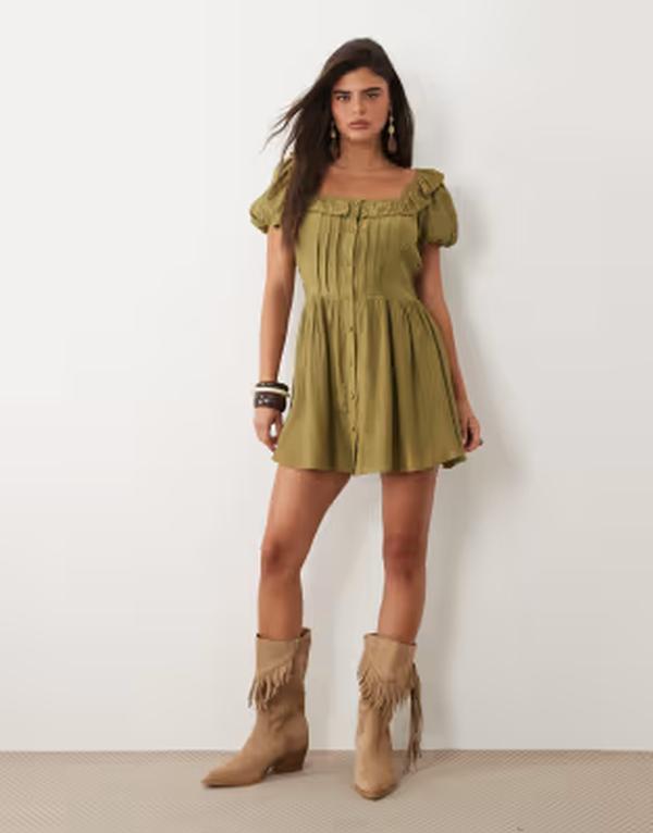 デイジーストリート レディース トップス ワンピース ボタンダウン フリル ミニ ダウン Daisy Street ruffle neck button down mini dress with puff sleeves in olive オリーブ|ReVida 店