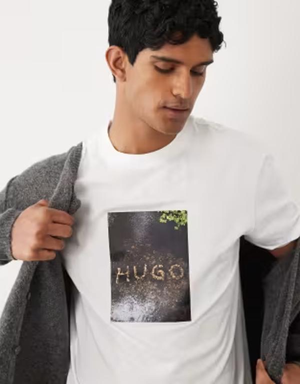 ヒューゴレッド メンズ トップス Tシャツ リラックスフィット プリント グラフィック HUGO Redoreston relaxed fit chest graphic print-shirt White ホワイト｜ReVida 店 28,712円