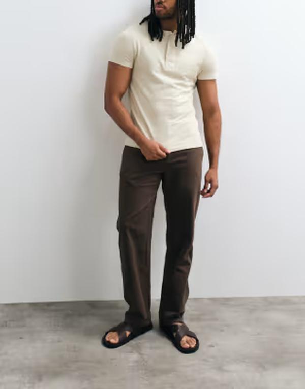 マンゴ メンズ ボトムス カジュアルパンツ Mango relaxed pants BROWN ブラウン｜ReVida 店
