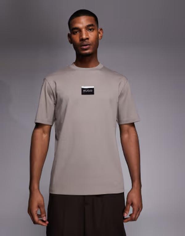 ヒューゴレッド メンズ トップス Tシャツ ロゴ HUGO Red logo label t-shirt Light/pastel brown ブラウン|ReVida 店