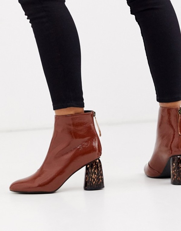 グラマラス レディース ブーツ・レインブーツ シューズ Glamorous brown patent boots with leopard heel Brown