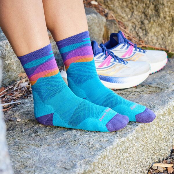 ダーンタフ レディース アンダーお召しもの ソックス Darn Tough Women\u0027s Mirnavated Micro Crew Ultra-Lightweight Running Sock Cascade
