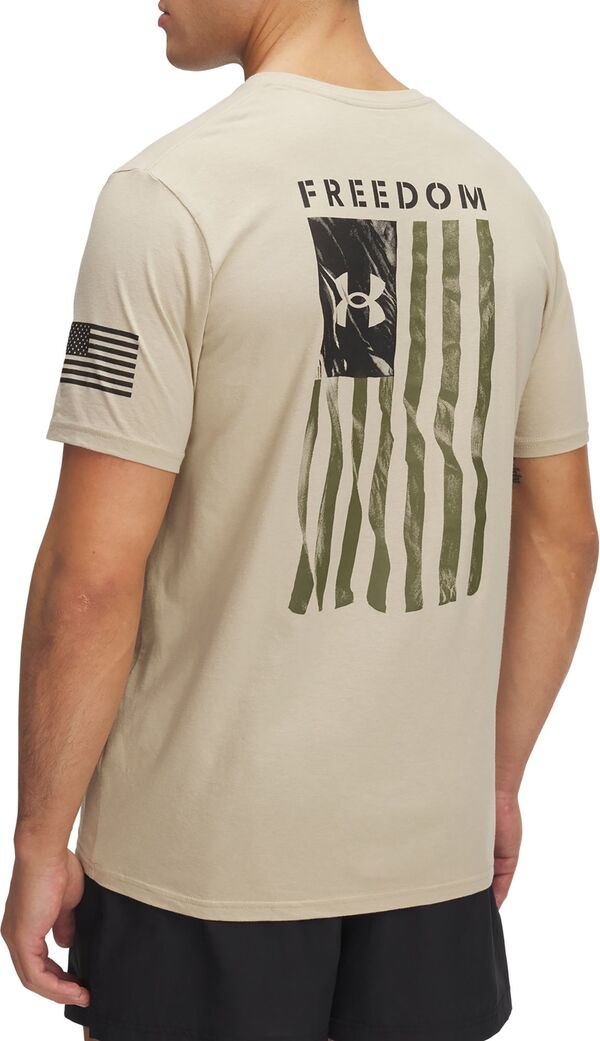 アンダーアーマー メンズ トップス Tシャツ グラフィック Under Armour Men Freedom Flagraphic T-Shirt Desert Sand/Black ブラック