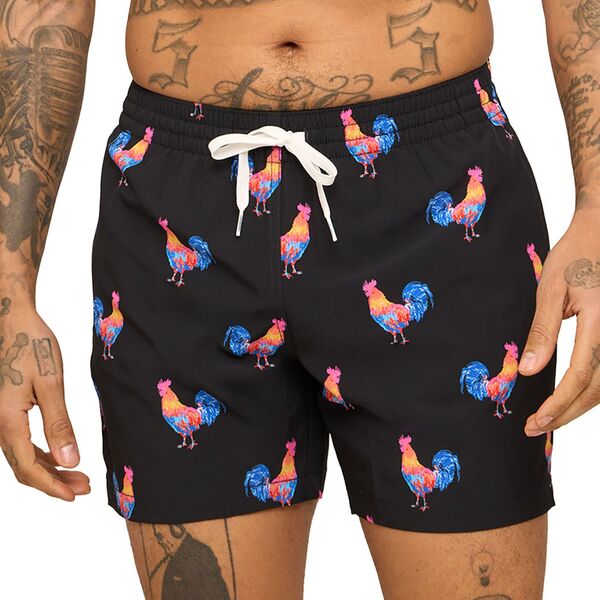 チャビーズ メンズ 水着 ハーフパンツ・ショーツ Chubbies Men's Classic 5.5" Swim Trunks Cockadoodle Doozies｜ReVida 店 9,786円