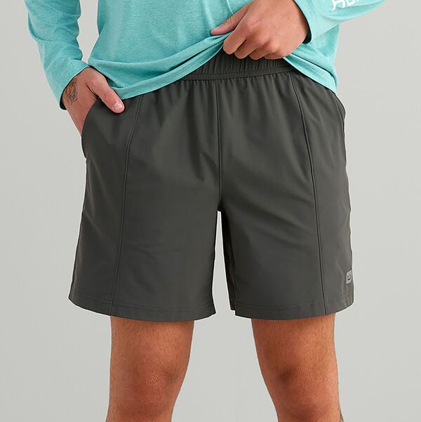 フック メンズ ボトムス ハーフパンツ・ショーツ HUK Men's Airweight Solid Short Dark Shadow