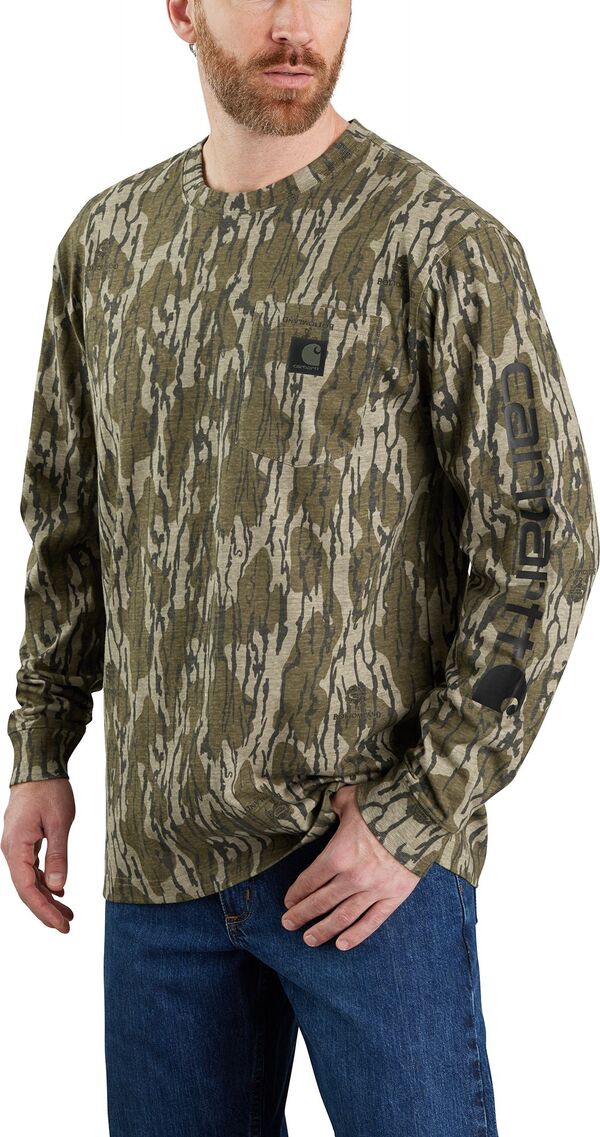 カーハート メンズ トップス シャツ ロゴ グラフィック Carhartt Men's Loose Fit Camo Logo Graphic Long Sleeve Shirt Mossy Oak Bottomland