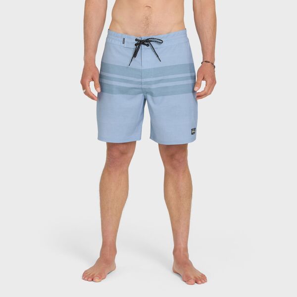 クイックシルバー メンズ ボトムス ハーフパンツ・ショーツ ショートパンツ シルク Quiksilver Men\'surfsilk Street-Trunk 18" Boardshortskyway|ReVida 店