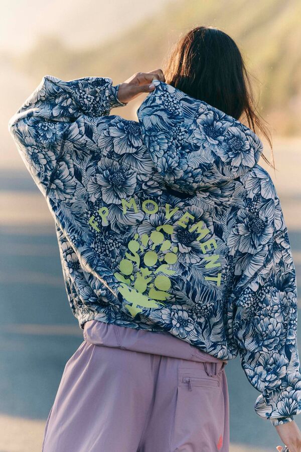 フリーピープル レディース アウター パーカー・スウェット プリント FP Movement Women's Final Call Printed Hoodie Wild Side Navy Combo ネイビー｜ReVida 店