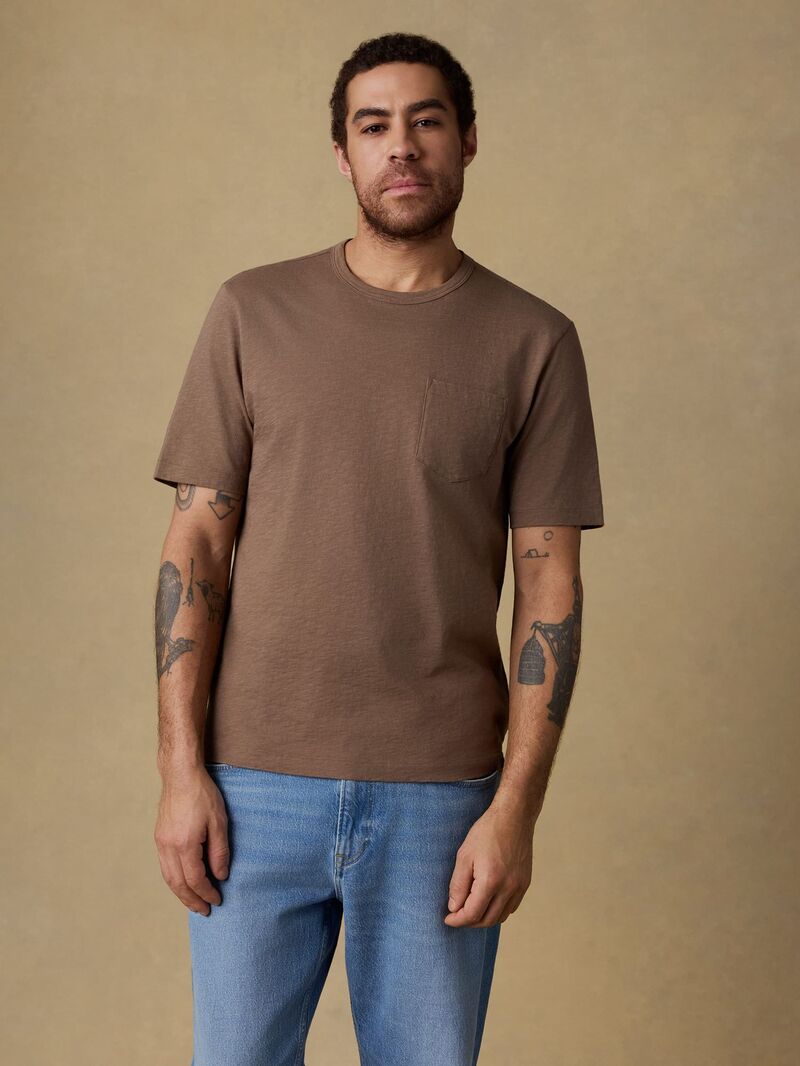 ファレティ メンズ トップス ティーシャツ Faherty Men\u0027sunwashed Pocket Short Sleeve T-Shirt Island Brown 赤銅色