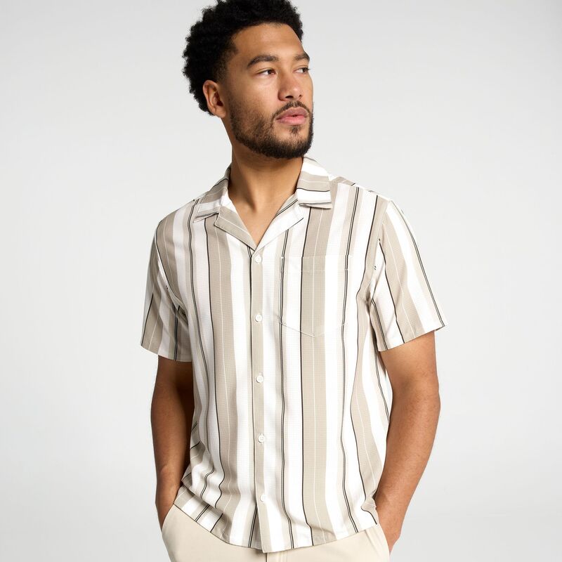 ヴァースト メンズ トップス シャツ VRST Men's Performance Resort Shirt Cream Harbor Stripe クリーム|ReVida 店