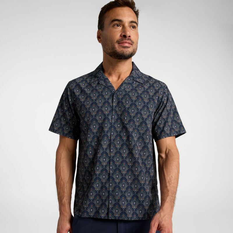 ヴァースト メンズ トップス プルオーバー VRST Men\u0027s Performance Resort Shirt Ornate Filigree Dark Navy 米国海軍