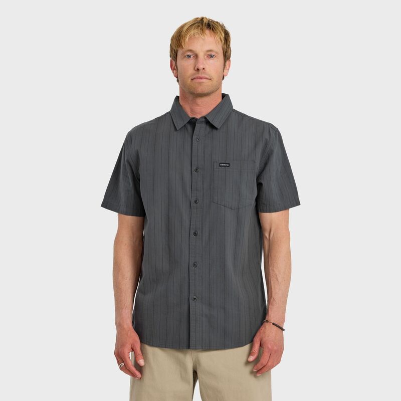 クイックシルバー メンズ ボトムス ハーフパンツ・ショーツ Quik silver Men's Dobby Stripe Classic Short Sleeve Top Iron Gate ストライプ|ReVida 店