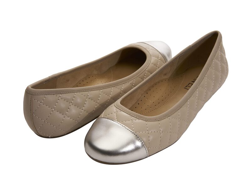 ベネリ レディース シューズ サンダル Vaneli Serene Soft Beige Quilted Nappa/Silver Mercury ベージュ