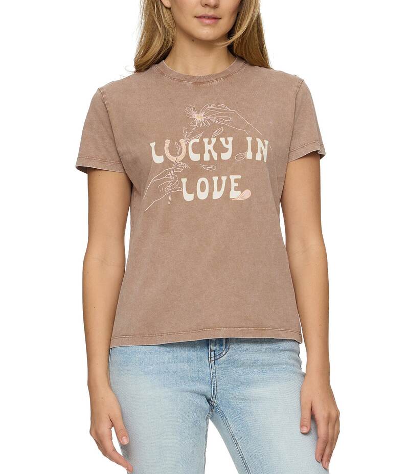フラッグ アンド アンセム レディース トップス シャツ Tシャツ グラフィック Flag and Anthem Lucky Me Graphic T-Shirt Brown ブラウン