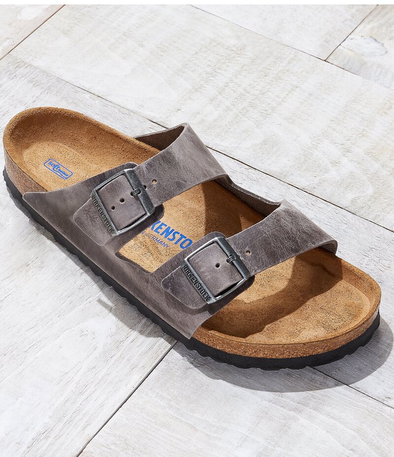 ビルケンシュトック メンズ シューズ サンダル なめし革 Birkenstock Men\u0027s Arizona Oiled Leather Soft Footbed Slide Sandals Iron Grey 薄墨色