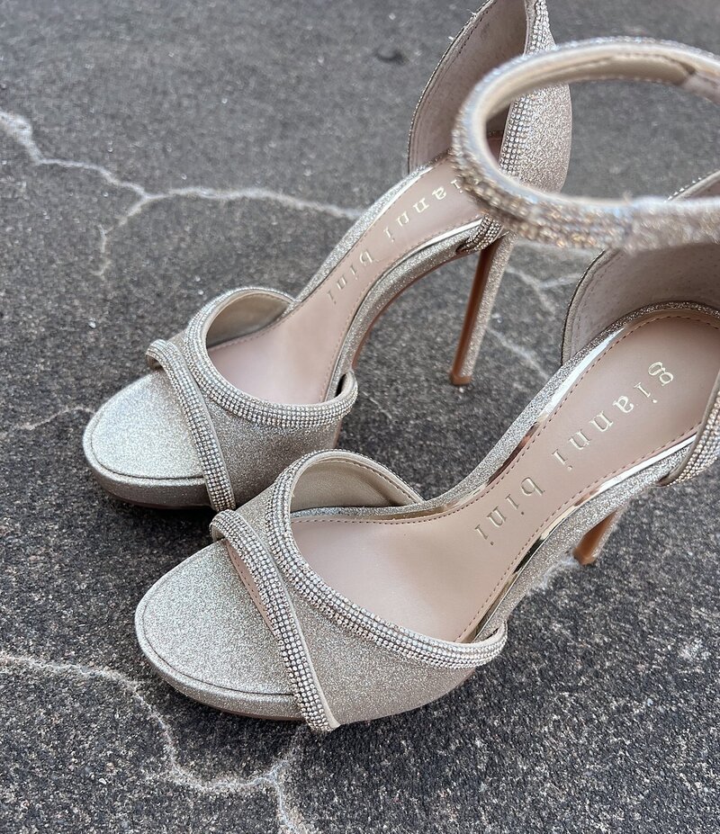 ジャンビニ レディース シューズ サンダル プラットフォーム Gianni Bini Constanz Glitter Rhinestone Platform Dress Sandals Sand Gold サンド