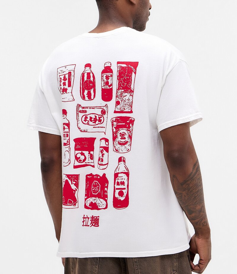 アーバンアウトフィッターズ メンズ トップス プルオーバー プルオーバー BDG Urban Outfitters BDG Urban Short Sleeve Japanese Snacks T-Shirt White 白いこと