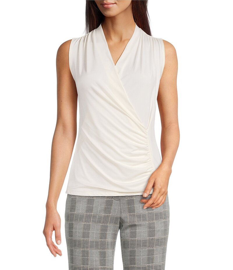 アンクライン レディース トップス シャツ Vネック ノースリーブ ニット Anne Klein Stretch Knit Surplice V-Neck Sleeveless Shirred Bodice Top White Dove ホワイト｜ReVida 店