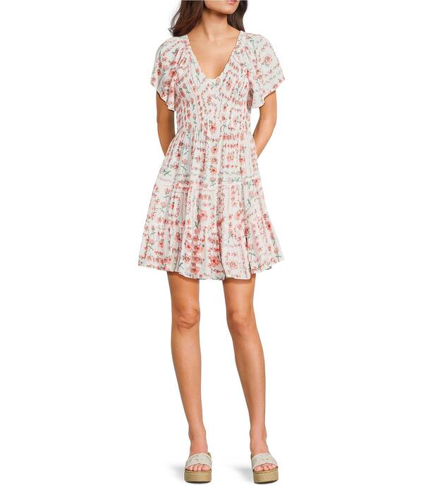 アンジー レディース トップス 衣装 V素っ首 ティアード 御花柄 刷り上げる シャーリング 御花 Angie Floral Printed Short Flutter Sleeve V-Neck Smocked Tieredress Ivory 象牙色