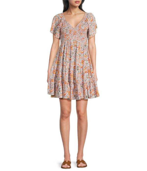 アンジー レディース トップス ワンピース Vネック ティアード フラワー柄 プリント シャーリング フラワー Angie Floral Printed Short Flutter Sleeve V-Neck Smocked Tieredress Lavender ラベンダー｜ReVida 店