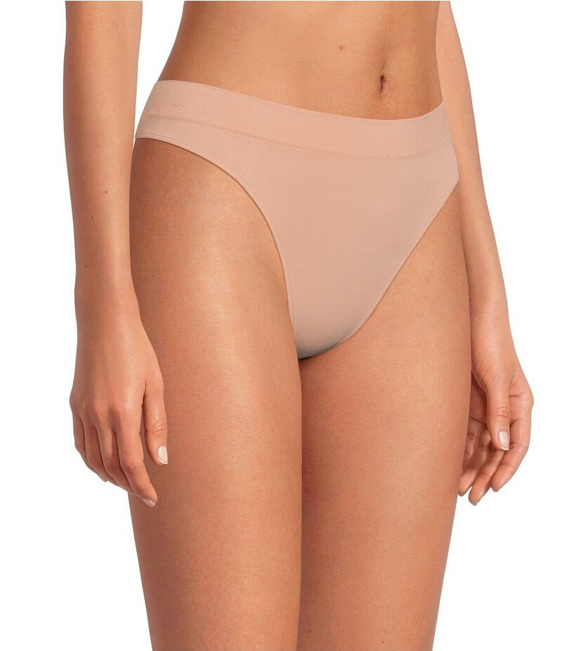 レミステレー レディース アンダー御召しもの ズボン下 Le Mystere Seamless Comfort Thong Panty Sahara