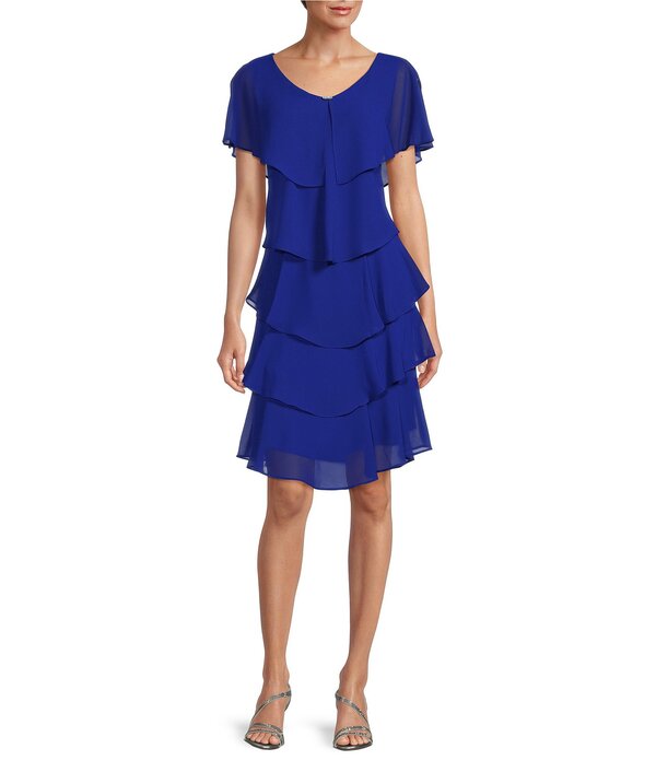 イグナイト レディース トップス 衣装 Vのど首 ティアード ジョーゼット 鳥打ち帽 ケープ Ignitevenings Jewel V-Neck Short Sleeve Georgette Tiered Capelet Shift Dress Cobalt 藍緑色 ワンピース-レディースファッション