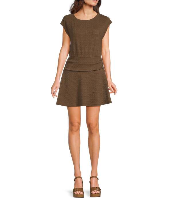 モアモア レディース トップス ワンピース ミニ Moa Short Sleeve Shirred Mini Dress Cocoa ココア｜ReVida 店