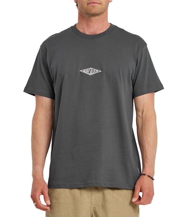 クイックしろがね色 メンズ トップス プルオーバー 刺しゅう Quiksilver Work Ship Embroidered Short Sleeve T-Shirt Iron Gate