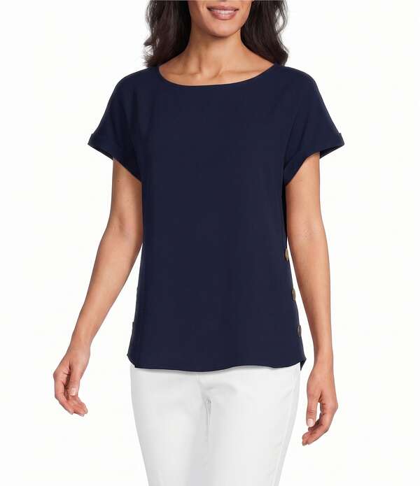 ジョーンズニューヨーク レディース トップス シャツ クレープ ブラウス Jones New York Jasper Crepe Boat Neck Short Sleeve Side Button Detail Blouse Pacific Navy ネイビー｜ReVida 店