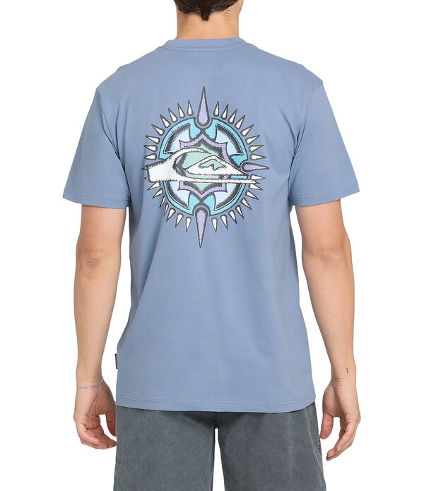 クイックしろがね色 メンズ トップス プルオーバー グラフィック Quiksilver Shooting Star Short Sleeve Graphic T-Shirt Infinity