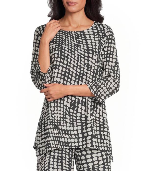 キャロライン サクラ色 レディース トップス プルオーバー 縮緬リント Caroline Rose Coordinating Abstract Geo Dot Print Crepe Scoop Neck 3/4 Sleeve Swing Party Top Ivory/Black 象牙色
