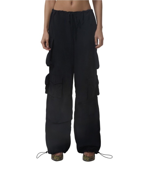 エーエフアールエム レディース ボトムス 心地よいズボン下 ドローコードウエスト AFRM Etienne Drawstring Waist Cargo Parachute Pants Noir
