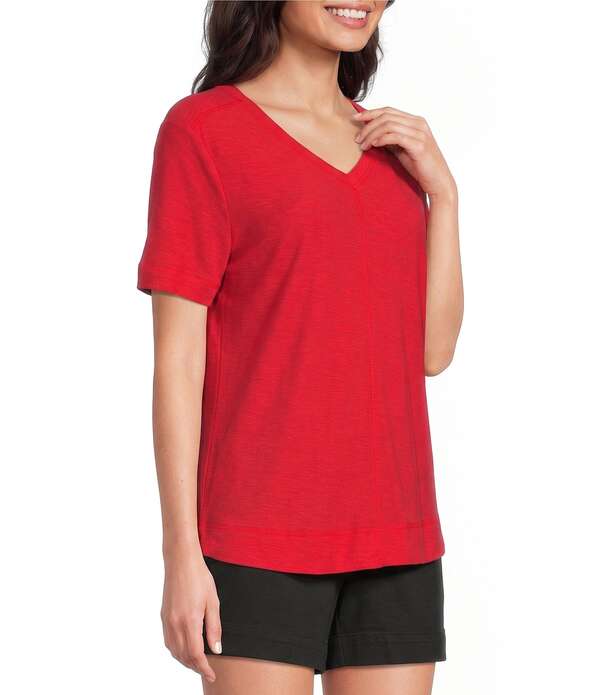 酉の方角跳ねかえる レディース トップス ティーシャツ Vのど首 プチ Westbound Petite Size Solid Short Sleeve V-Neck Top Bittersweet Red 赤いこと