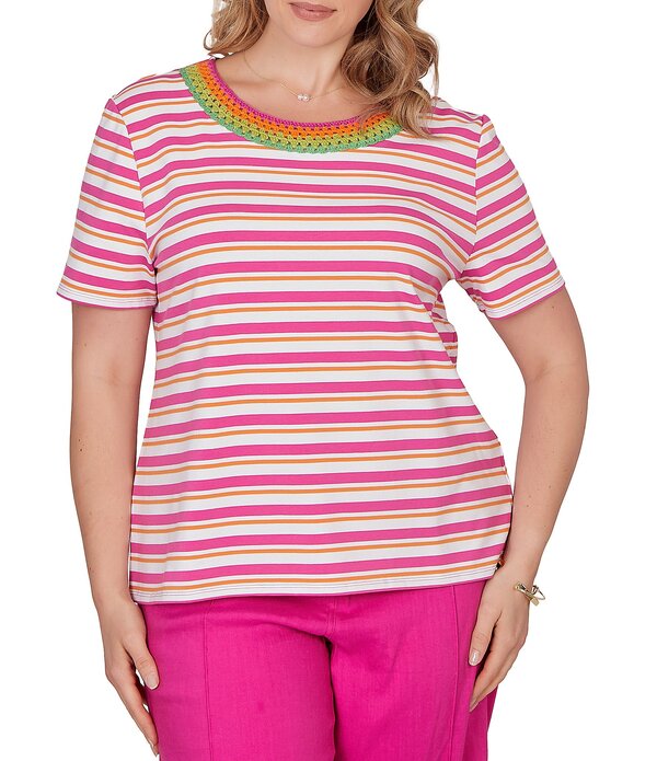 ルビーアールディー レディース トップス プルオーバー つけ加える大きさ Ruby Rd. Plusize Yarn-Dyed Stripe Crochet Embellished Scoop Neck Short Sleeve Tee Fuchsia/White 白いこと