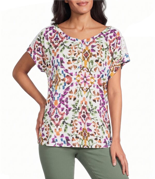 アリソン デイリー レディース トップス プルオーバー V素っ首 プチ 編み物 Allison Daley Petite Size Multi Mosaic Pattern Short Sleeve V-Necknitop Multi Watercolor Mosaic マルチ色つや