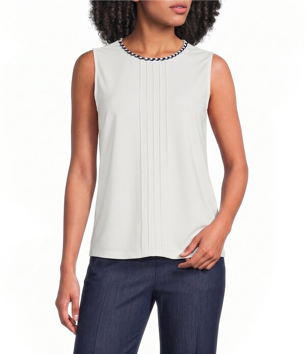 長い巻き毛 ラガーフェルド レディース トップス ティーシャツ ノースリーブ 編み物 ティーシャツ KARLAGERFELD PARIS Jersey Knit Round Neck Sleeveless Tank Top Soft White 白いこと